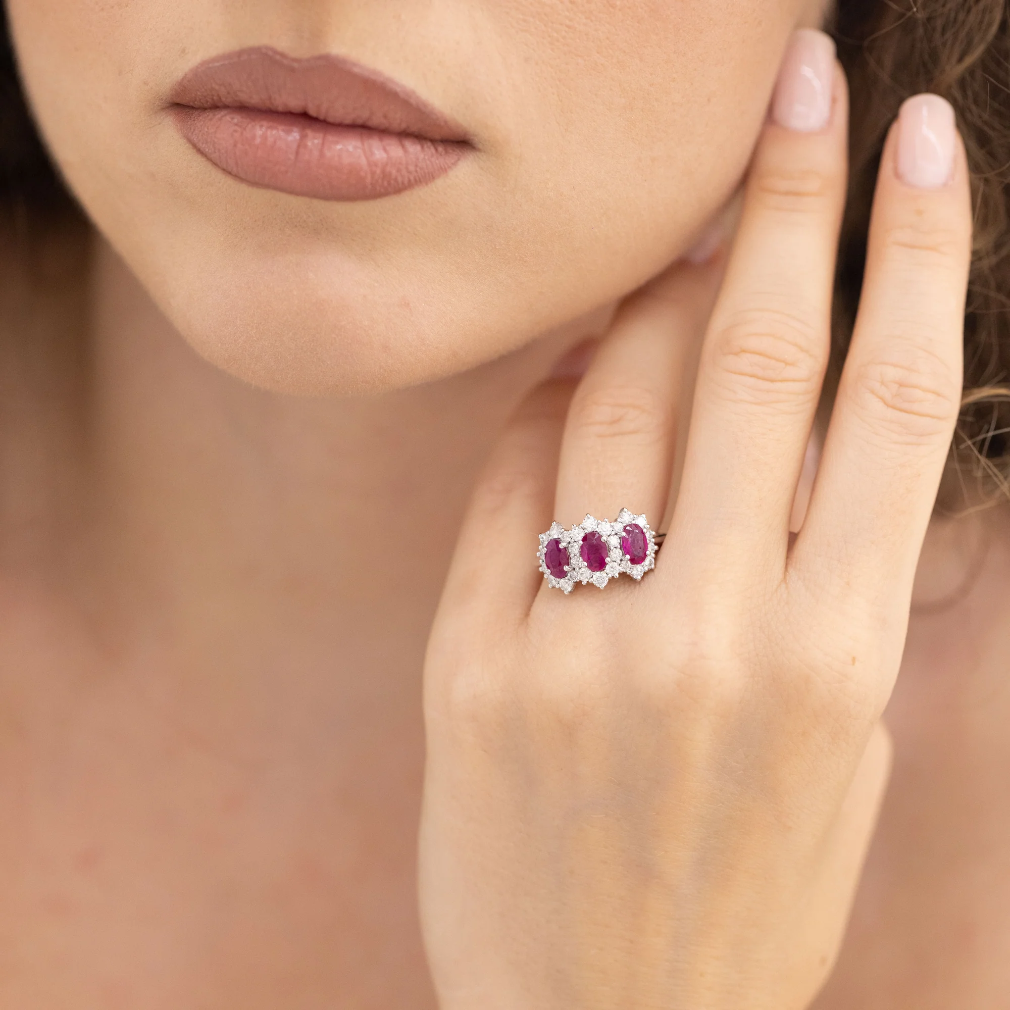 Anello trilogy con pietre luminose
